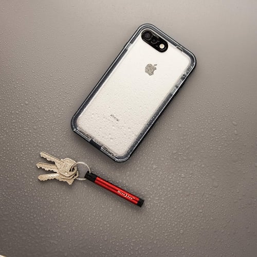 قلم مع علاقة مفاتيح