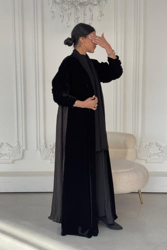 عبايه كلوش مخمل كسرات - اسود