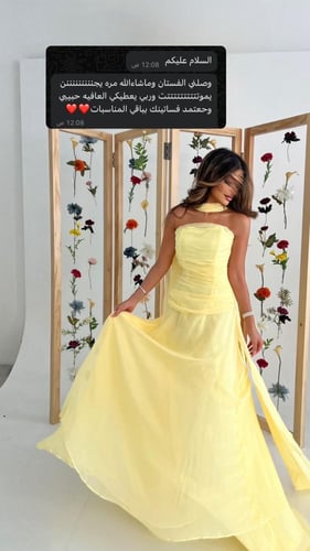 فستان أصفر مع شال