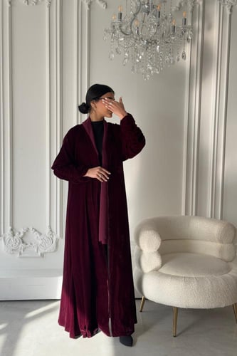 عبايه كلوش مخمل عنابي