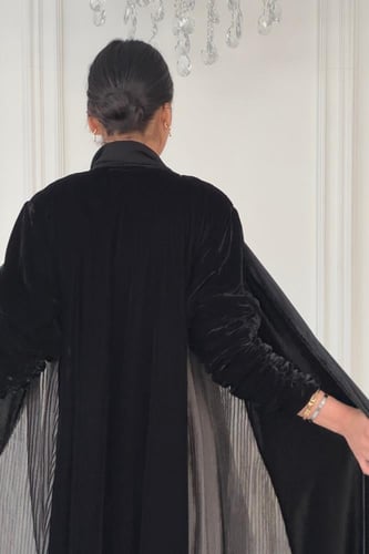 عبايه كلوش مخمل كسرات - اسود