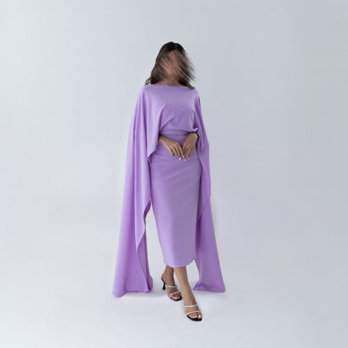 فستان سهره وردي مع كيب طويل