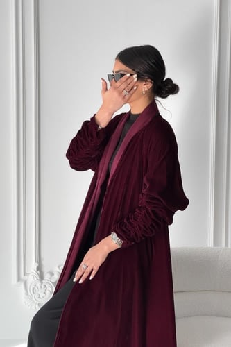 عبايه كلوش مخمل عنابي