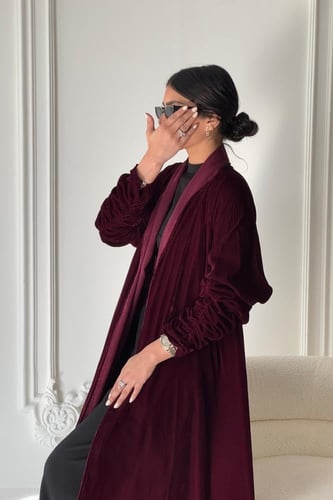 عبايه كلوش مخمل عنابي