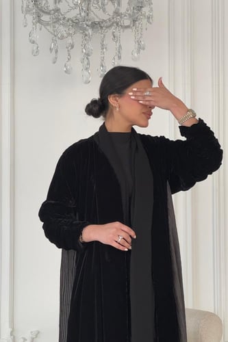 عبايه كلوش مخمل كسرات - اسود