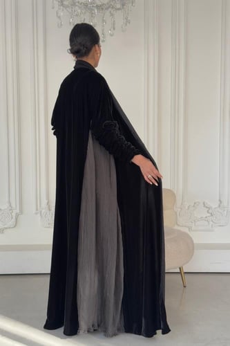 عبايه كلوش مخمل كسرات - اسود