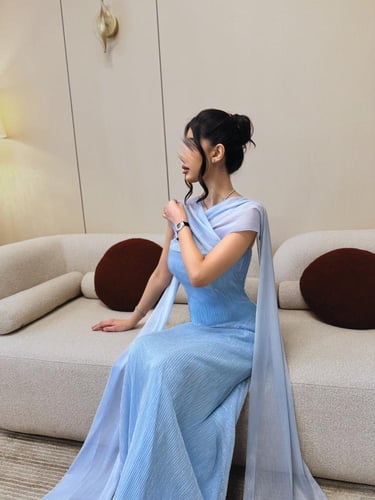 فستان سماوي مع شال شيفون