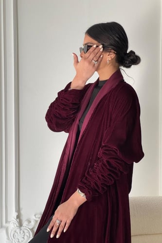 عبايه كلوش مخمل عنابي