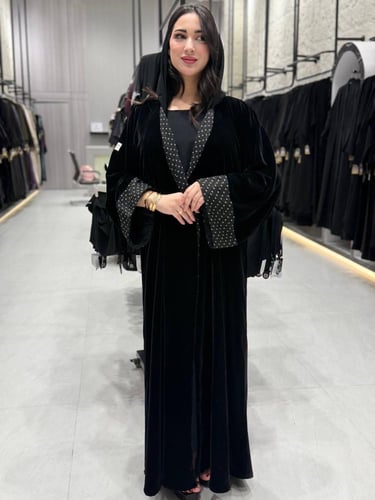 عبايه شتويه مخمل دبل فيس مع قماش شيفون منقط