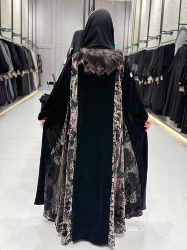 عبايه شتويه مخمل مع تدخيلات قماش مشجر