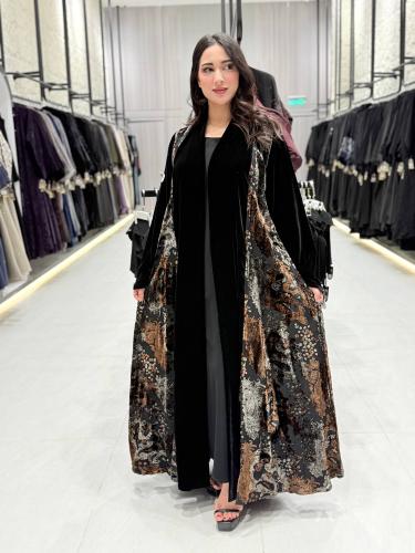 عبايه شتويه مخمل مع تدخيلات قماش مشجر