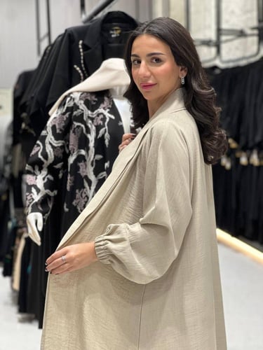 طقم سفر من 4 قطع وطرحة لون بيج