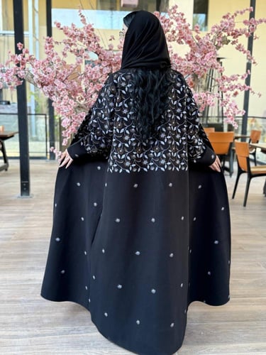 عبايه شتويه جوخ لون اسود