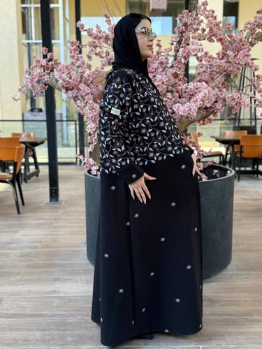 عبايه شتويه جوخ لون اسود