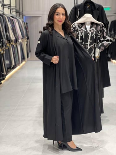 طقم عبايه سفر من 4 قطع لون اسود