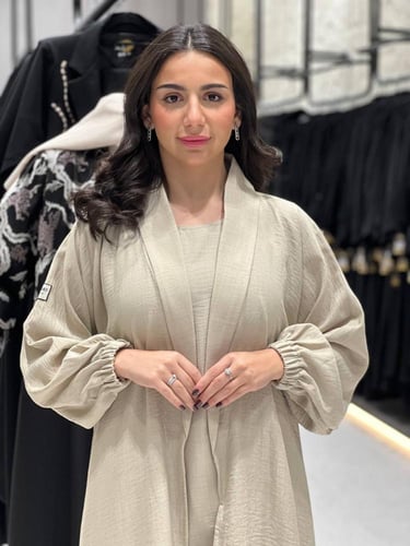 طقم سفر من 4 قطع وطرحة لون بيج