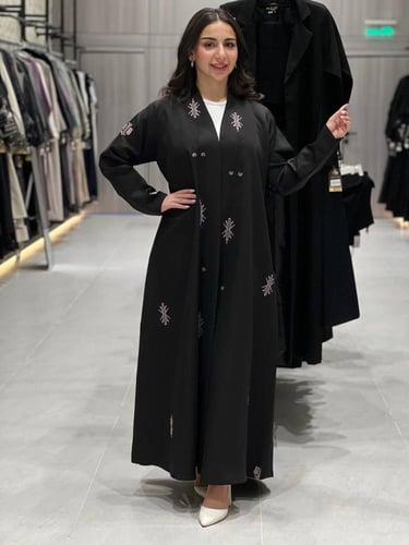 عبايه قماش كريب مع تطريز لون اسود