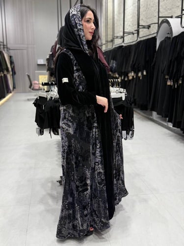 عبايه شتويه مخمل مع تدخيلات قماش مشجر