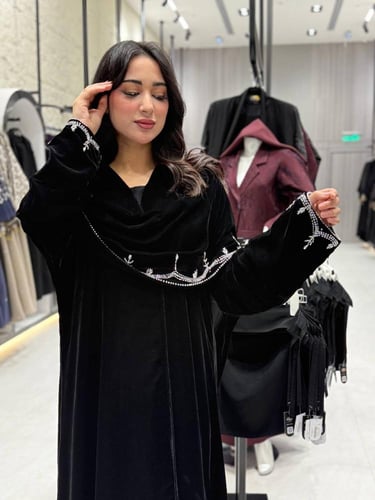 عبايه شتويه شال قماش مخمل مع شك فضي