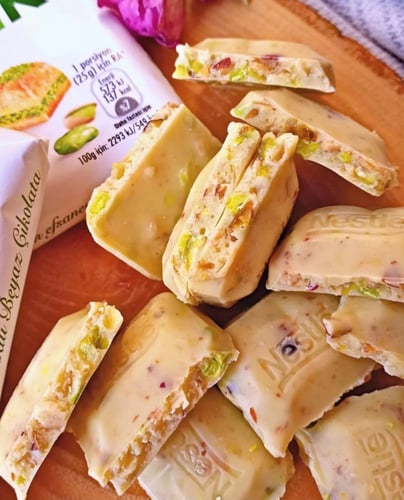 نستله داماك بقلاوة بار شوكولاتة بيضاء بالفستق تركي...