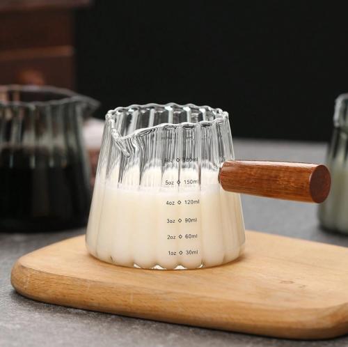 Vertical coffee and cappuccino pot