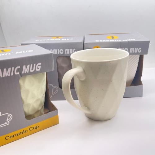 أكواب قهوة بعلبة