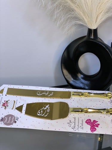 قطاعة وحمالة للكيك