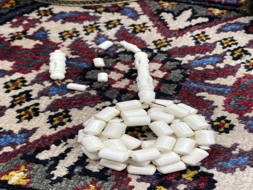 عظم خراطه فاخره وحفر يدوي ٨-١١ ملي ٤٥ خرزه