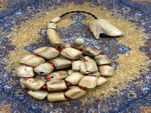 يسر وردي خام بفواصل مرجان ٣٣ خرزه ١١ ملي