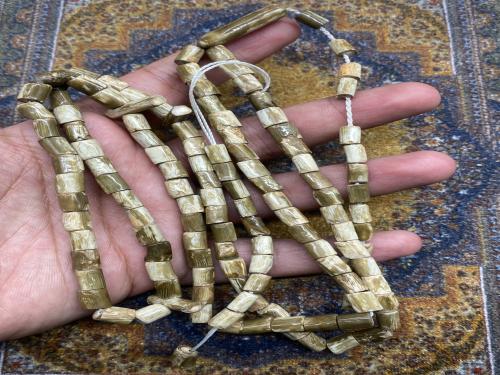 اليسر الابيض ( الوردي ) خام كامل ٩٩ خرزه ٥-٩ ملي