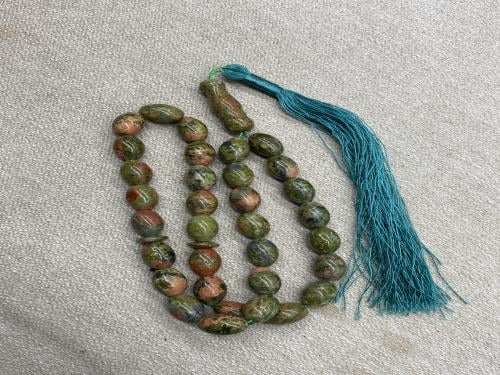 عقيق جبل احد ٣٣ خرزه ١٠ ملي