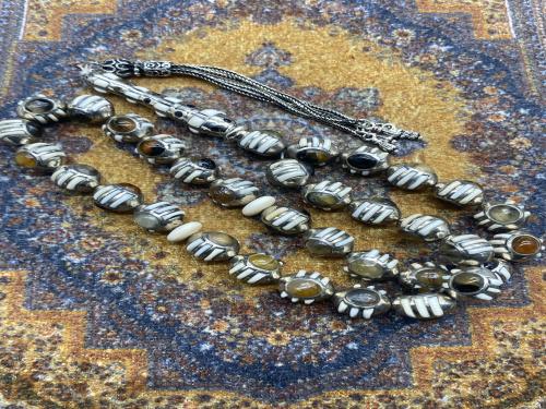 عاج وترسه ملبسين فضه ٣٣ خرزه ١١ ملي