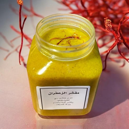 مقشر الزعفران مدعم بفيتامين سي