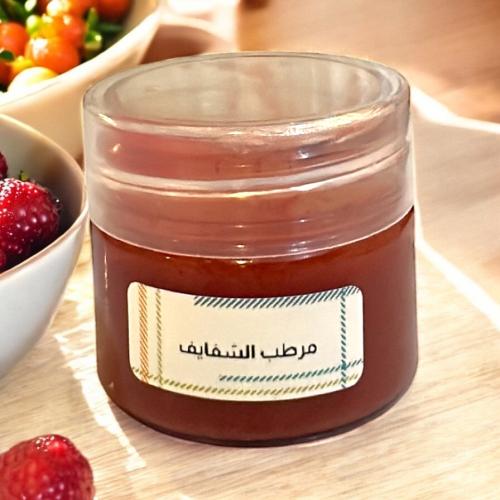 مرطب ومورد طبيعي للشفاه