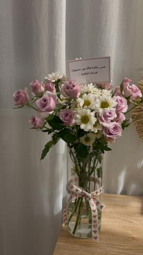 بكج البيبي روز (فازة بيبي روز+كيك الكوب ورقي)