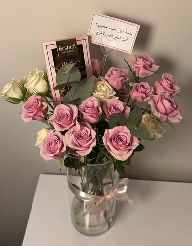 هدية العيد فازة ورد مع شوكولاتة❣️