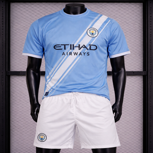 طقم مانشستر سيتي الاساسي