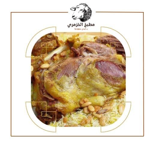 ذبيحه مطبوخه وسط مع سلطه وطحينه