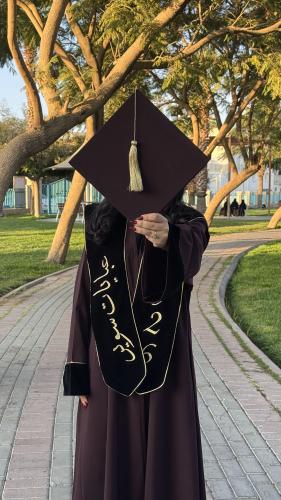 عبايه تخرج باللون الليلكي ( غامق )