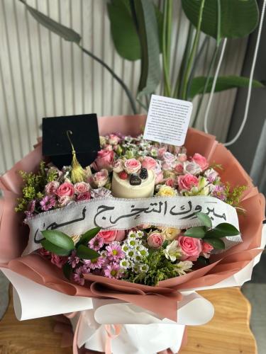 باقة تخرج وكيك عملاعة