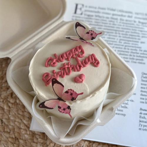 كيك بفراشات