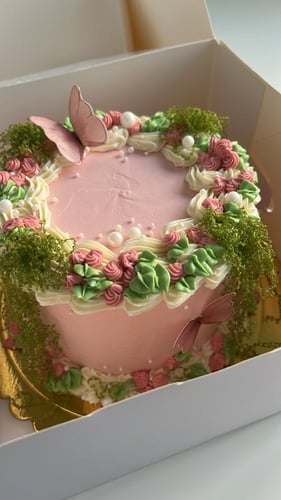 كيكة فراشة الغابة