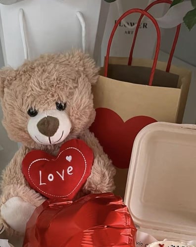 بكج سلة ورد مع دب الحب وقلب
