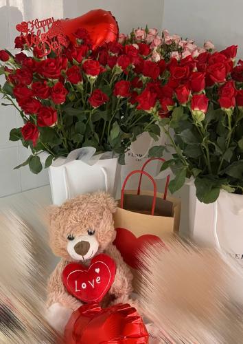 بكج سلة ورد مع دب الحب وقلب