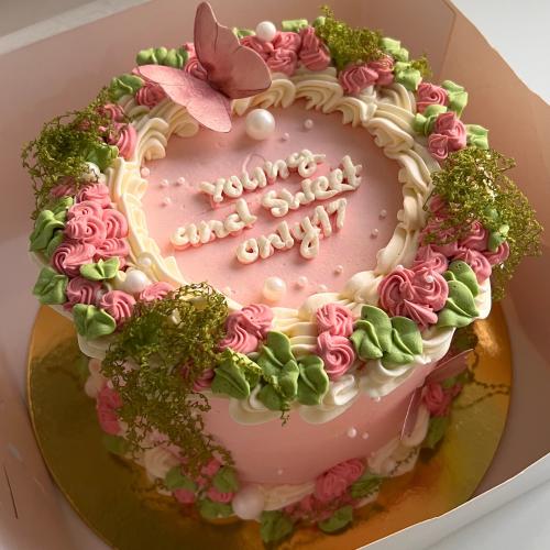 كيكة فراشة الغابة