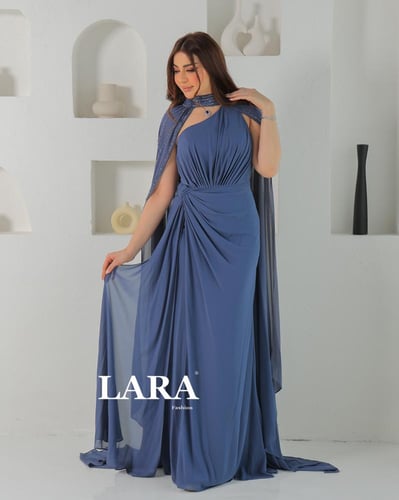 فستان سهرة مرصع بالفصوص اللماعة