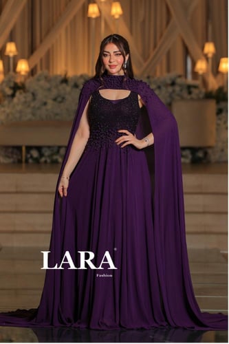 فستان فاخر بلون ليلكي، يتميز بتطريز بارز ولامع يغط...