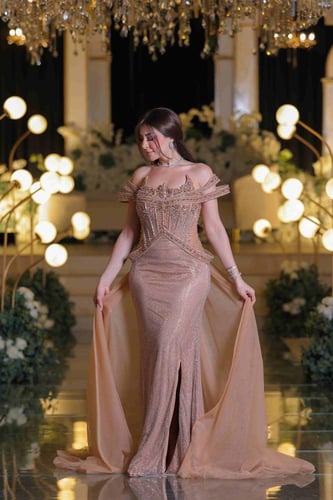 الفستان الذهبي الملكي بتصميم الحورية