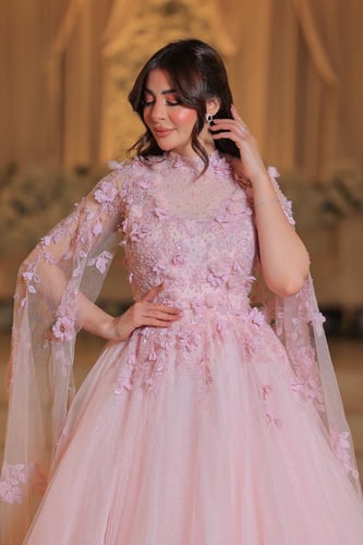 فستان سهرة بلون وردي ناعم (بيبي بينك)، مصنوع من طب...