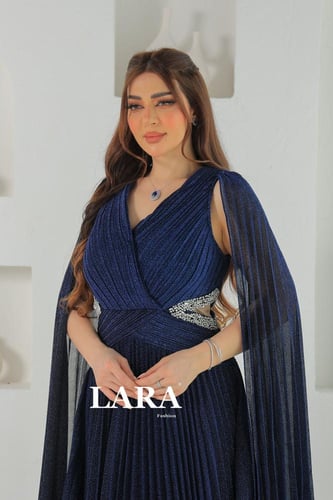 فستان سهرة ناعم فصوص من الخصر